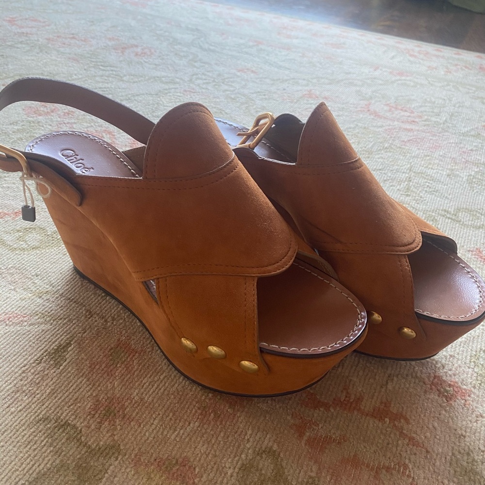 Chloe wedges